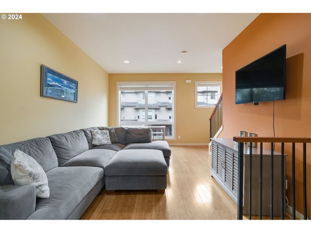 3412 Sw Moss St, Portland, OR 97219