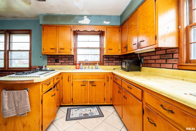 5024 E LAWRENCE Avenue, Chillicothe, IL 61523