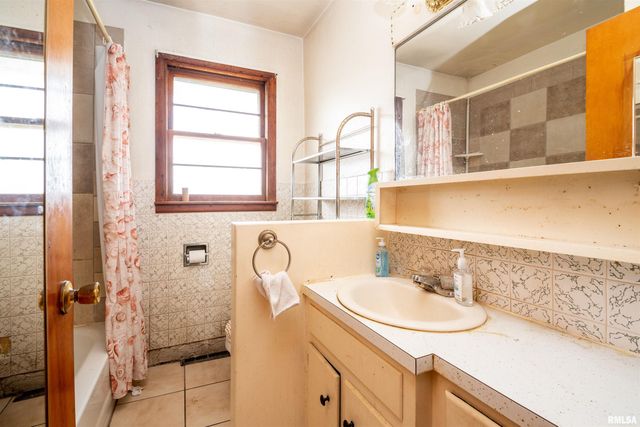 5024 E LAWRENCE Avenue, Chillicothe, IL 61523