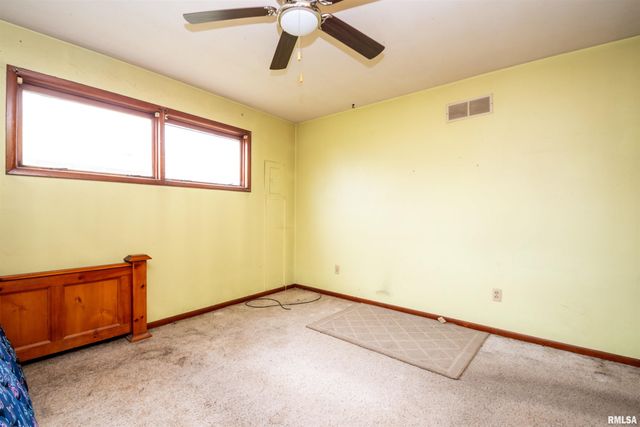 5024 E LAWRENCE Avenue, Chillicothe, IL 61523