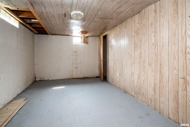 5024 E LAWRENCE Avenue, Chillicothe, IL 61523