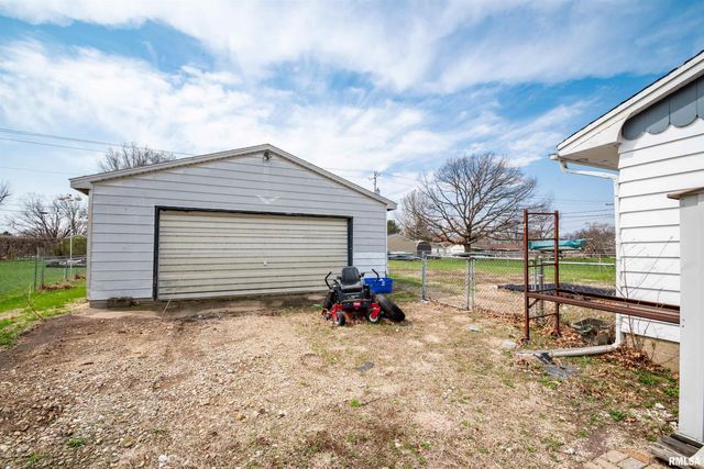 5024 E LAWRENCE Avenue, Chillicothe, IL 61523