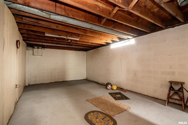 5024 E LAWRENCE Avenue, Chillicothe, IL 61523