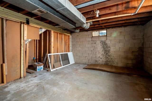 5024 E LAWRENCE Avenue, Chillicothe, IL 61523