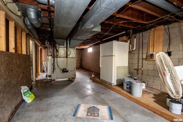 5024 E LAWRENCE Avenue, Chillicothe, IL 61523