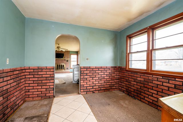 5024 E LAWRENCE Avenue, Chillicothe, IL 61523