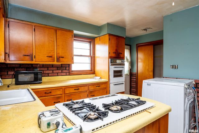 5024 E LAWRENCE Avenue, Chillicothe, IL 61523