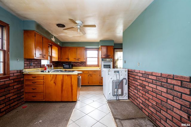 5024 E LAWRENCE Avenue, Chillicothe, IL 61523