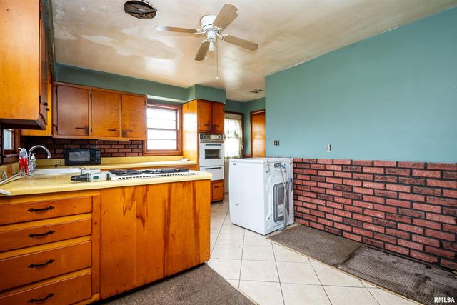 5024 E LAWRENCE Avenue, Chillicothe, IL 61523