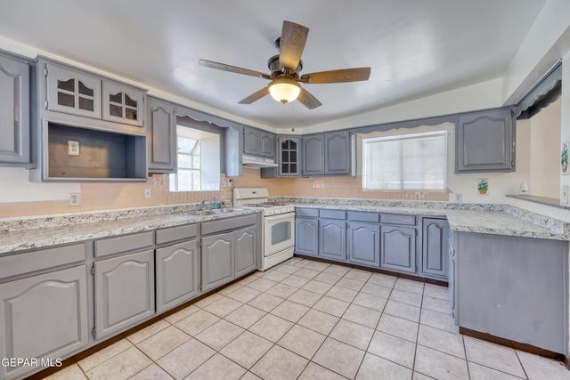 209 EASY Way, El Paso, TX 79932