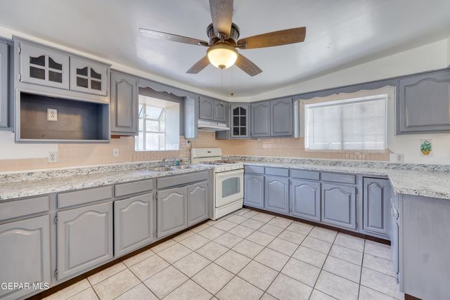 209 EASY Way, El Paso, TX 79932