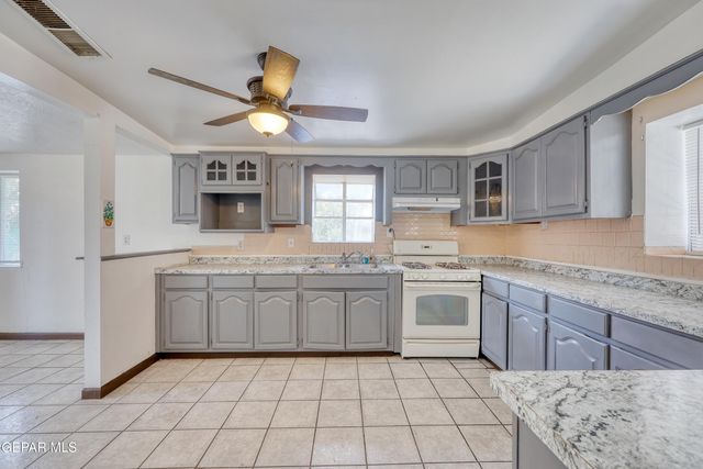 209 EASY Way, El Paso, TX 79932