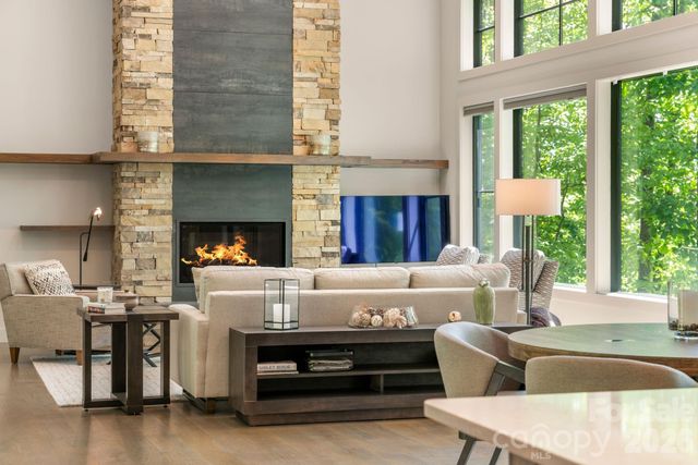 154 Wandering Oaks Way, Asheville, NC 28805