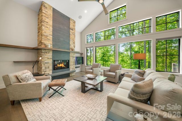 154 Wandering Oaks Way, Asheville, NC 28805