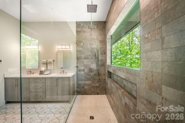 154 Wandering Oaks Way, Asheville, NC 28805