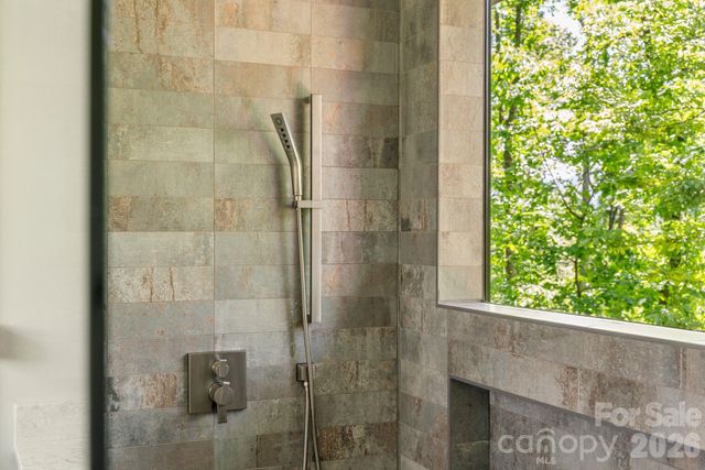 154 Wandering Oaks Way, Asheville, NC 28805
