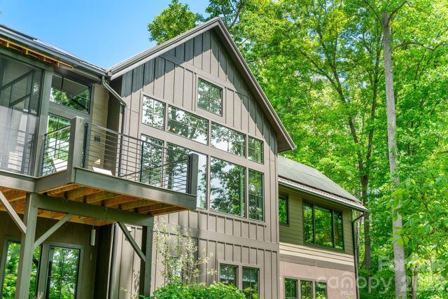 154 Wandering Oaks Way, Asheville, NC 28805