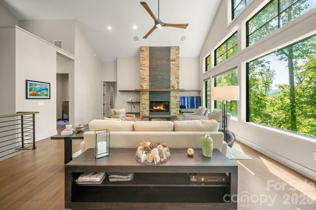 154 Wandering Oaks Way, Asheville, NC 28805