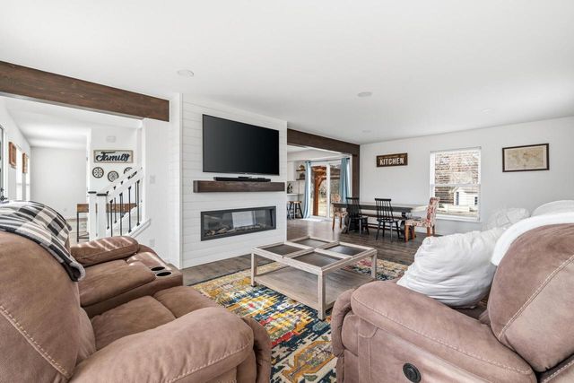 N7848 Maple Ridge ROAD, Oconomowoc, WI 53066