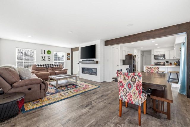 N7848 Maple Ridge ROAD, Oconomowoc, WI 53066