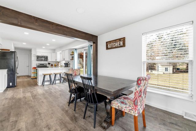 N7848 Maple Ridge ROAD, Oconomowoc, WI 53066