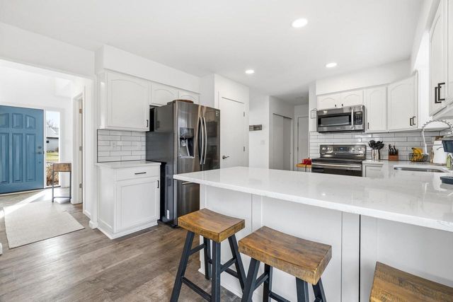 N7848 Maple Ridge ROAD, Oconomowoc, WI 53066