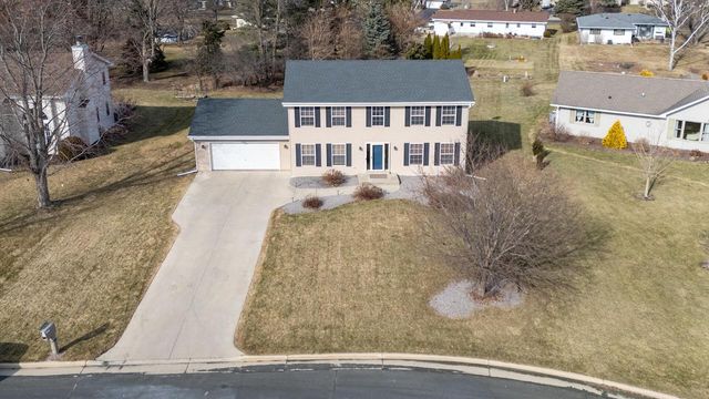 N7848 Maple Ridge ROAD, Oconomowoc, WI 53066