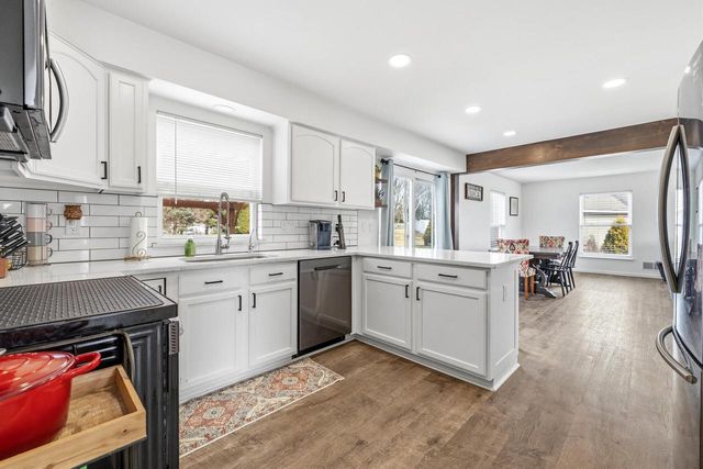 N7848 Maple Ridge ROAD, Oconomowoc, WI 53066