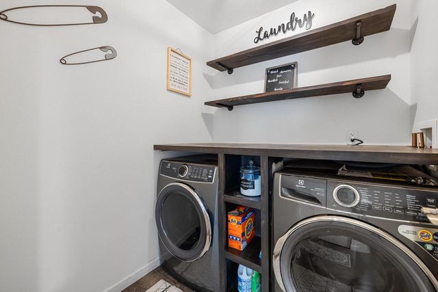 N7848 Maple Ridge ROAD, Oconomowoc, WI 53066