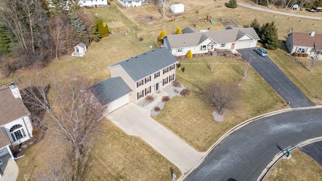 N7848 Maple Ridge ROAD, Oconomowoc, WI 53066