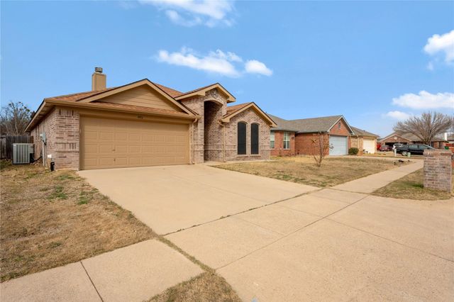 4816 Sapphire Lane, Granbury, TX 76049