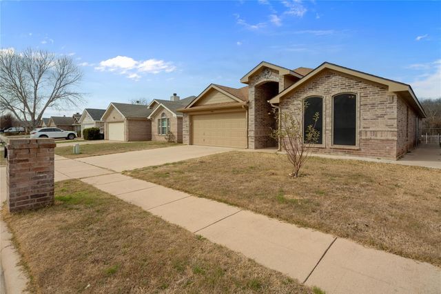 4816 Sapphire Lane, Granbury, TX 76049