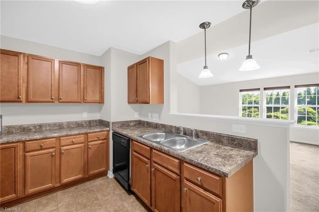 4705 Pennoak Lane L, Greensboro, NC 27407