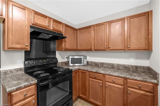 4705 Pennoak Lane L, Greensboro, NC 27407