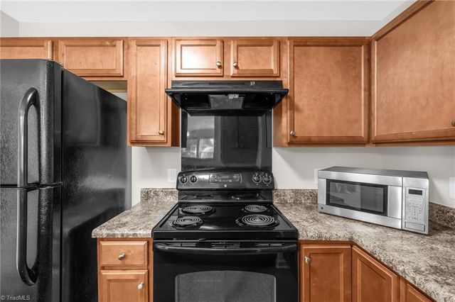 4705 Pennoak Lane L, Greensboro, NC 27407