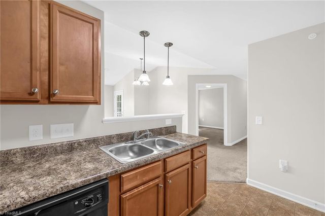4705 Pennoak Lane L, Greensboro, NC 27407