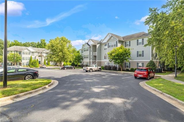 4705 Pennoak Lane L, Greensboro, NC 27407