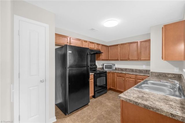 4705 Pennoak Lane L, Greensboro, NC 27407