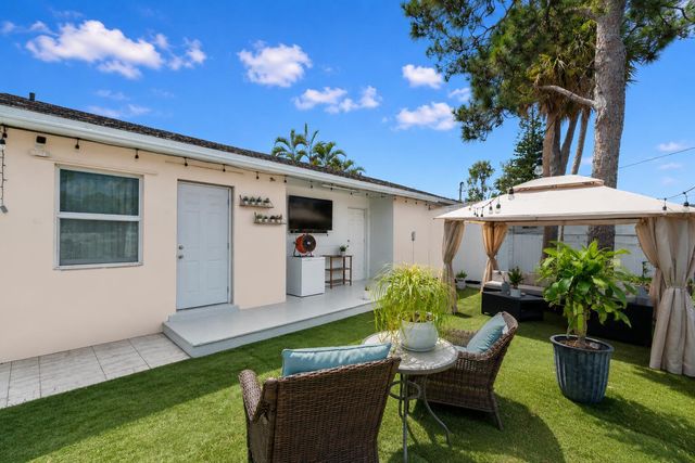 415 FLEMING Avenue, Greenacres, FL 33463