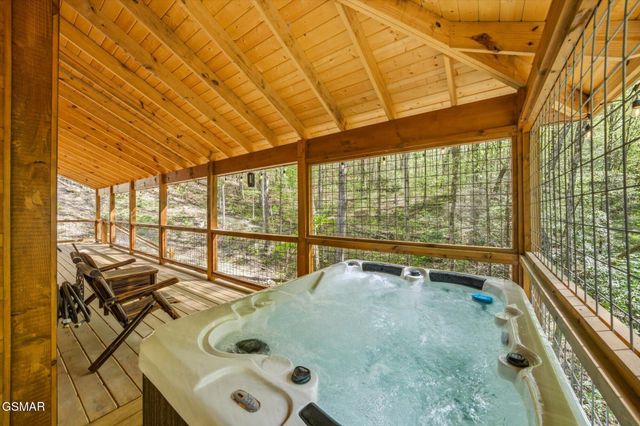 3045 Jones Creek Lane, Sevierville, TN 37862
