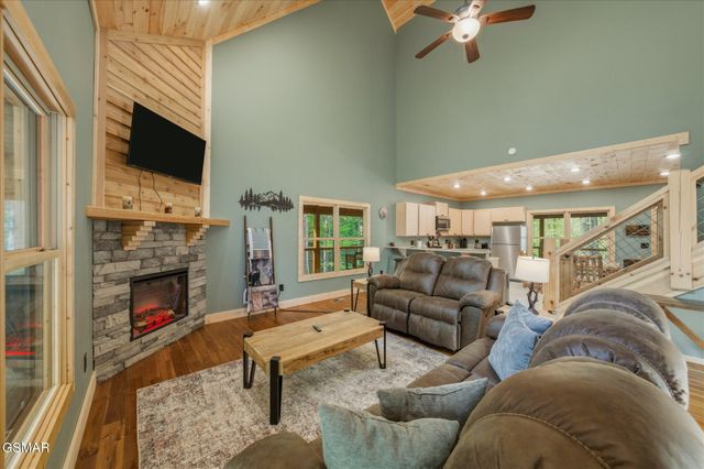 3045 Jones Creek Lane, Sevierville, TN 37862