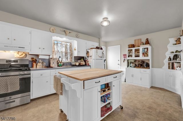 322 Broughton Ave, Bloomfield Twp., NJ 07003