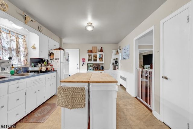 322 Broughton Ave, Bloomfield Twp., NJ 07003