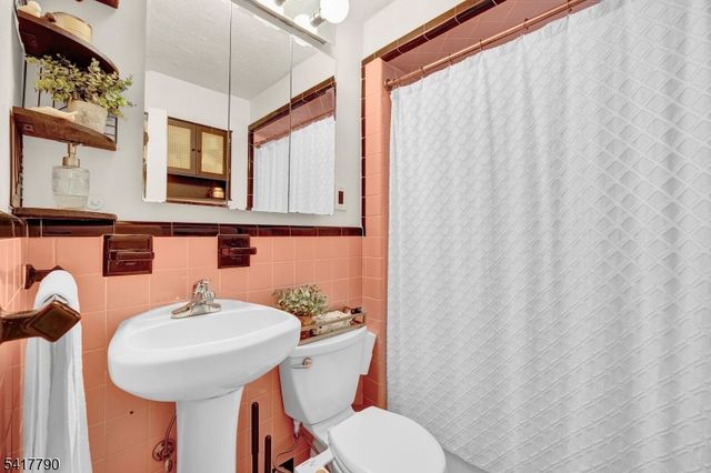 322 Broughton Ave, Bloomfield Twp., NJ 07003