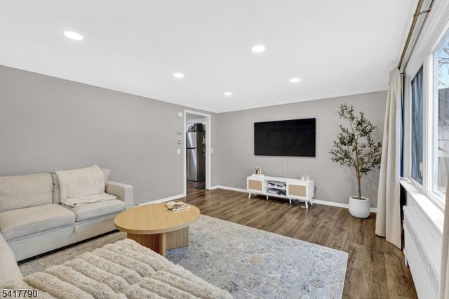 322 Broughton Ave, Bloomfield Twp., NJ 07003