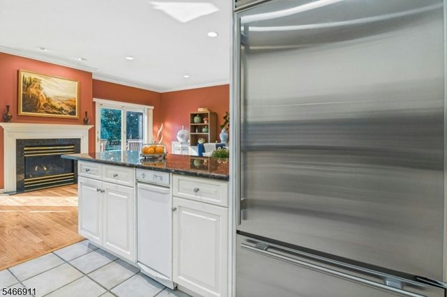 25 Hidden Pond Ct, Raritan Boro, NJ 08869