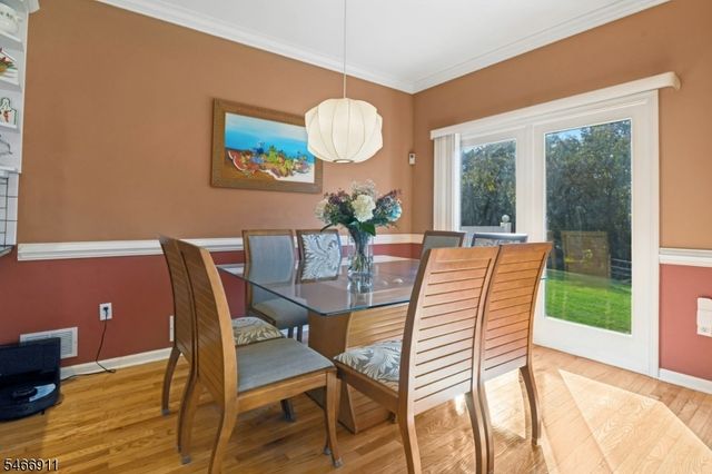 25 Hidden Pond Ct, Raritan Boro, NJ 08869