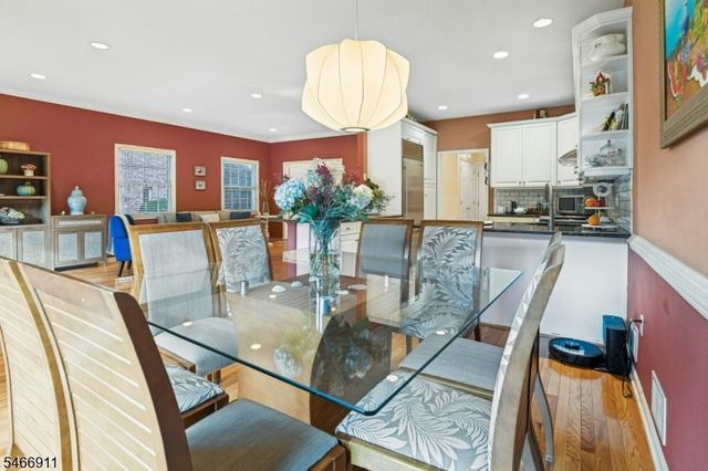 25 Hidden Pond Ct, Raritan Boro, NJ 08869