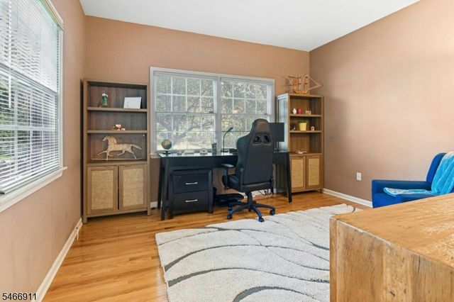 25 Hidden Pond Ct, Raritan Boro, NJ 08869