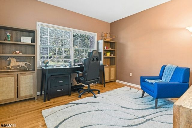 25 Hidden Pond Ct, Raritan Boro, NJ 08869